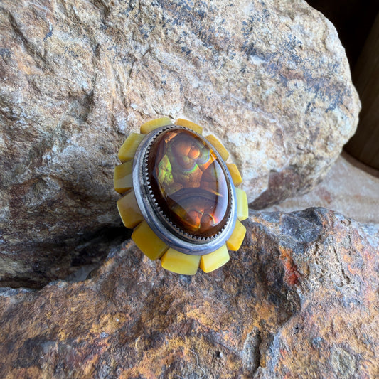 Vintage - Saunsa Foia - Fire Agate & Mother of Pearl Sunburst Ring - Size 9.25 - Estate