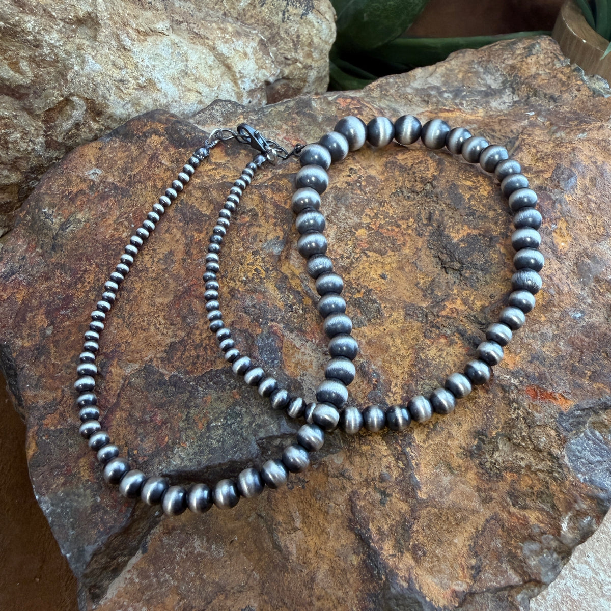 Graduated Navajo pearl necklace showing darkened beads with bright highlights