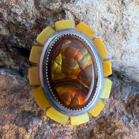 Vintage - Saunsa Foia - Fire Agate & Mother of Pearl Sunburst Ring - Size 9.25 - Estate