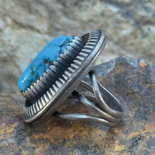 Vintage Navajo Turquoise Ring – Stamped Bezel & Split Shank - Estate