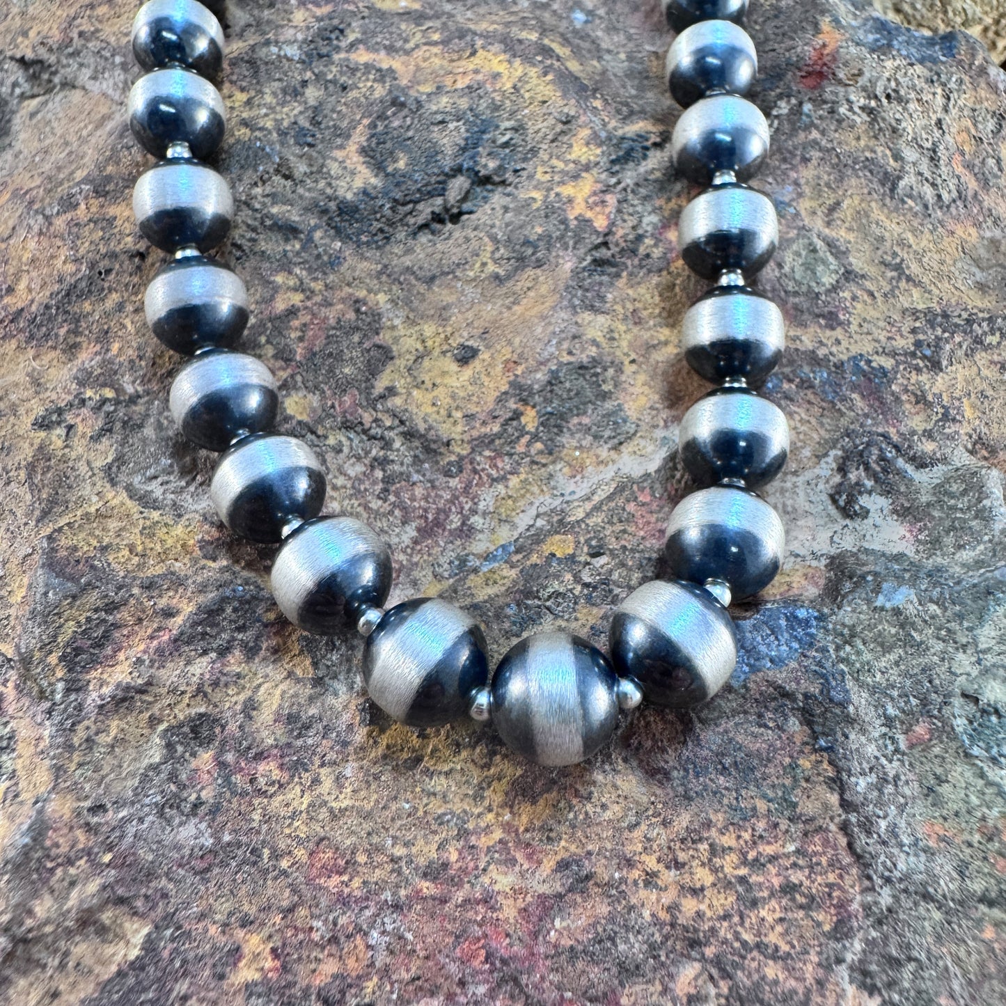 Navajo Pearl Sterling Silver Bench Bead Necklace – 16"