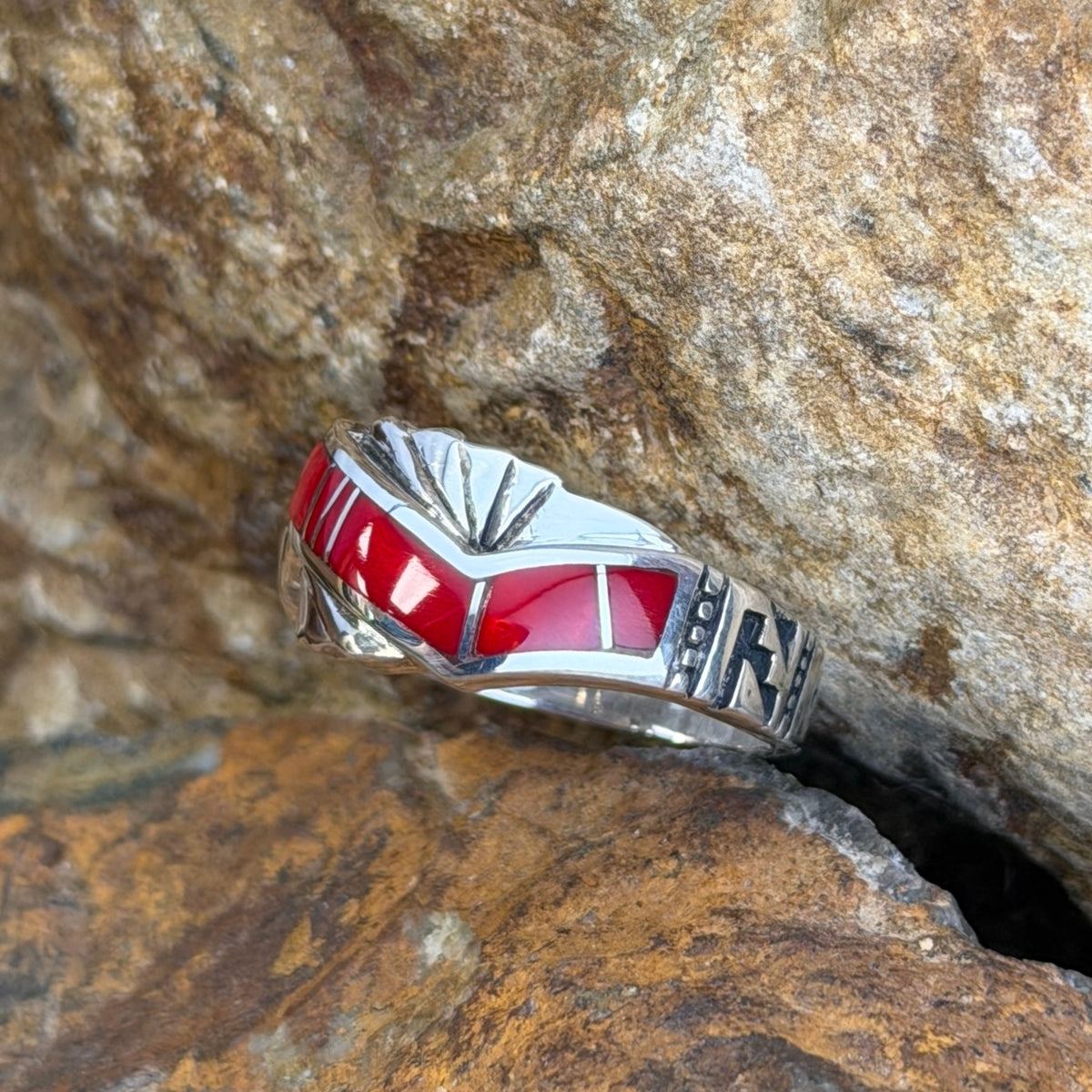 Rosarita sterling silver ring showing geometric shoulder detailing