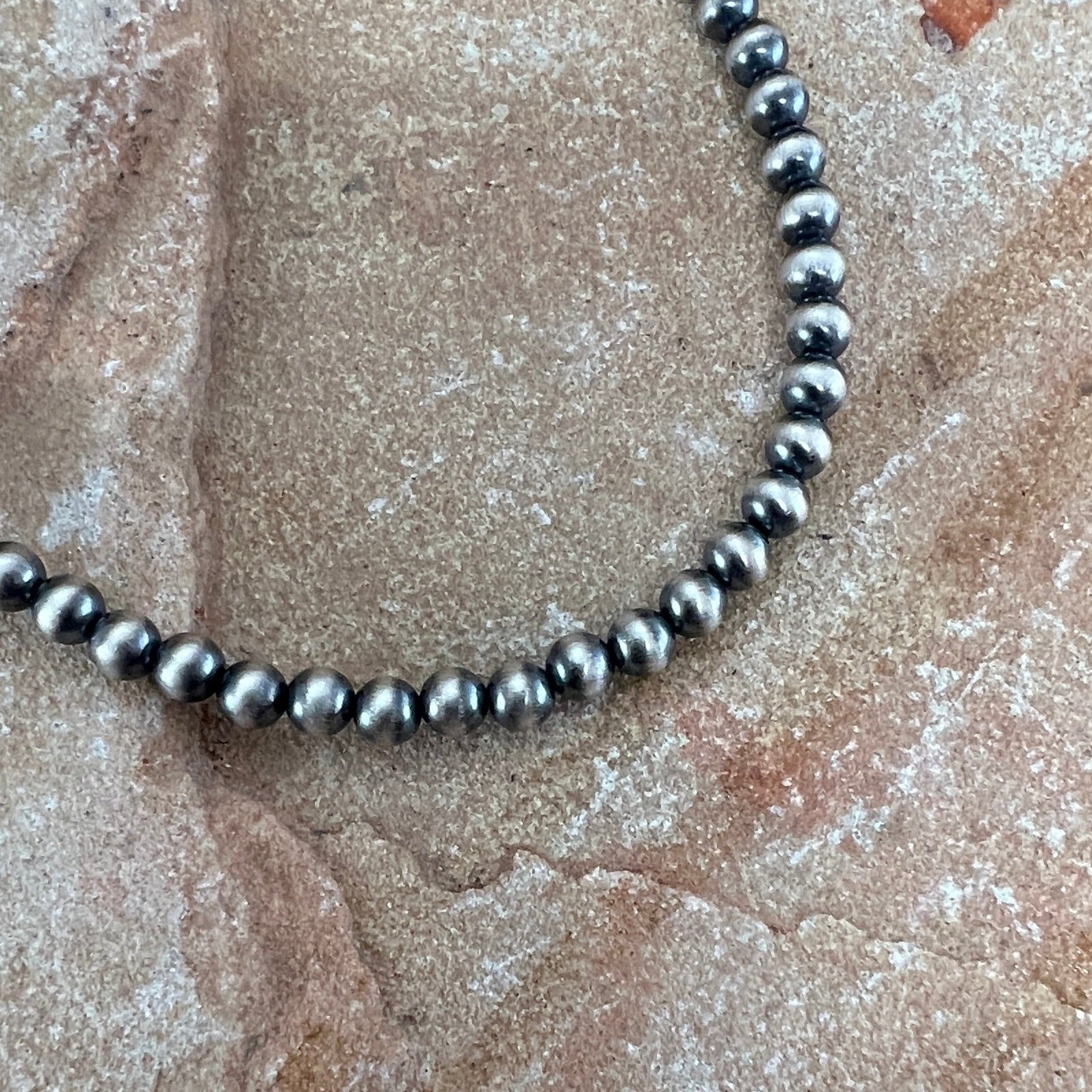 Navajo Pearl & Saucer Stretch Bracelet. Sterlng Slver Western Beaded Navajo Pearl & Saucer Stretch Bracelet. Sterlng Slver Western Beaded