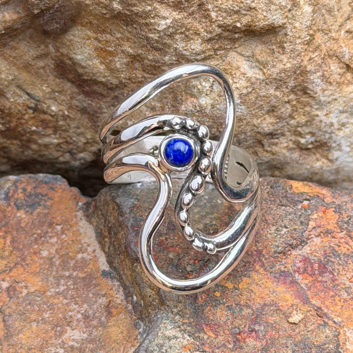 Ray Coriz sterling silver wave ring with deep blue lapis, front view