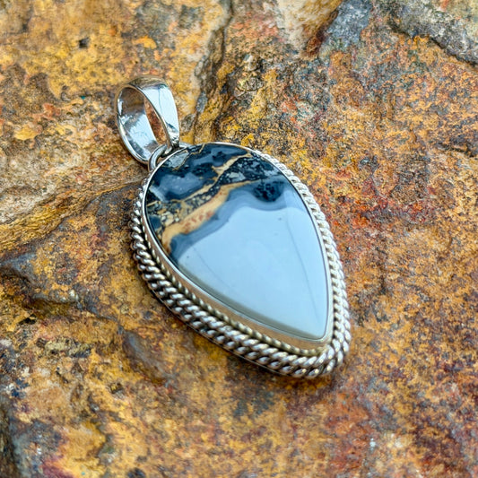 Maligeno Jasper Pendant by Artie Yellowhorse - front view showing shield-shaped stone with landscape banding and twisted rope border