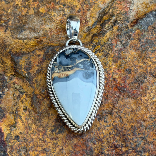 Maligeno Jasper Pendant by Artie Yellowhorse - close-up front view showing pale grey and charcoal banding in double twisted rope setting