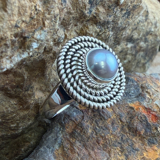 Sterling Silver ring with a centralized Gray Freshwater Pearl. Around the pearl is a coiled rope texture.