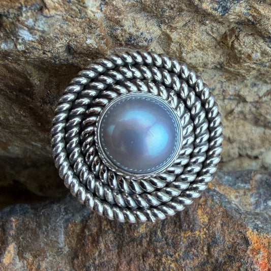 Sterling Silver ring with a centralized Gray Freshwater Pearl. Around the pearl is a coiled rope texture.