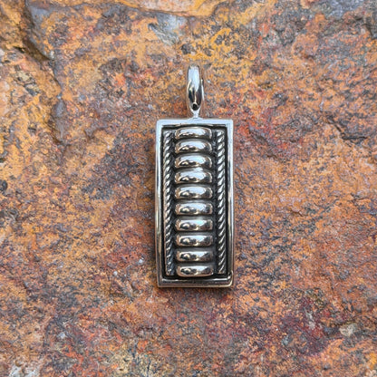 Angled view showing twisted-wire accents and polished oval bail