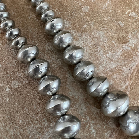 Vintage 23" Single Strand Graduated Navajo Pearl Silver Necklace - Estate Jewelry